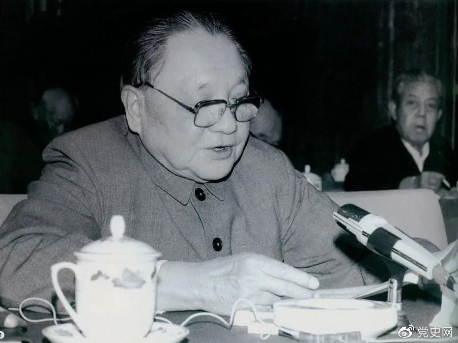 1985年3月7日，鄧小平在全國(guó)科技工作會(huì)議上發(fā)表講話。
