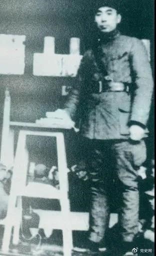 1939年3月10日，周恩來為新四軍排以上干部作題為《目前形勢與新四軍任務》的報告。