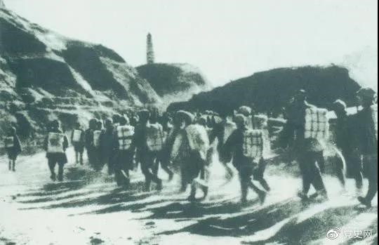 1947年3月19日，西北野戰(zhàn)軍撤離延安，進行戰(zhàn)略轉(zhuǎn)移。