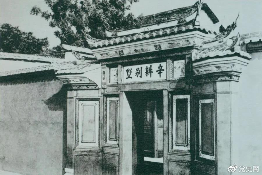 1929年3月20日，毛澤東在長(zhǎng)汀主持召開(kāi)紅四軍前委擴(kuò)大會(huì)議，討論時(shí)局和紅軍的行動(dòng)方針。當(dāng)天，他寫(xiě)信給中央，提出創(chuàng)建贛南、閩西革命根據(jù)地的初步設(shè)想。圖為會(huì)議舊址—長(zhǎng)汀縣城水東街“辛耕別墅”。 