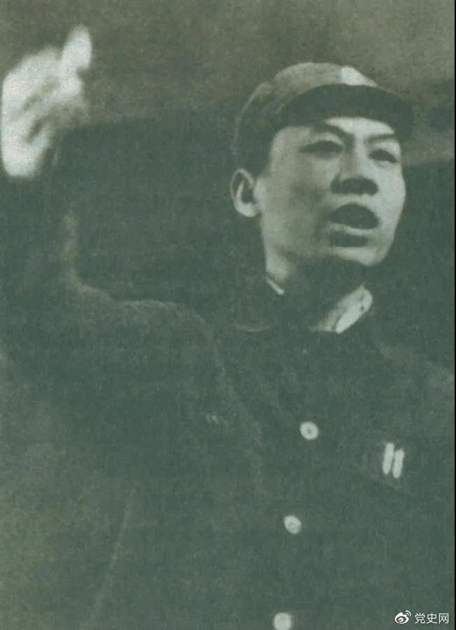 1943年，劉少奇在延安。