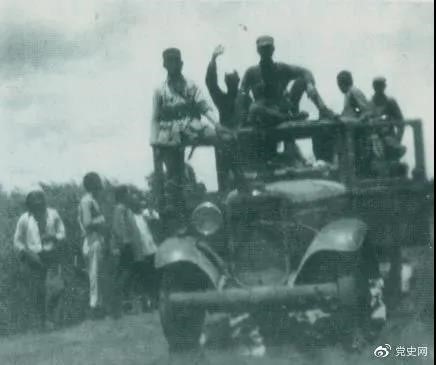 1938年3月31日，129師在邯長公路的響堂鋪伏擊日軍，這是在戰(zhàn)斗中繳獲的汽車。