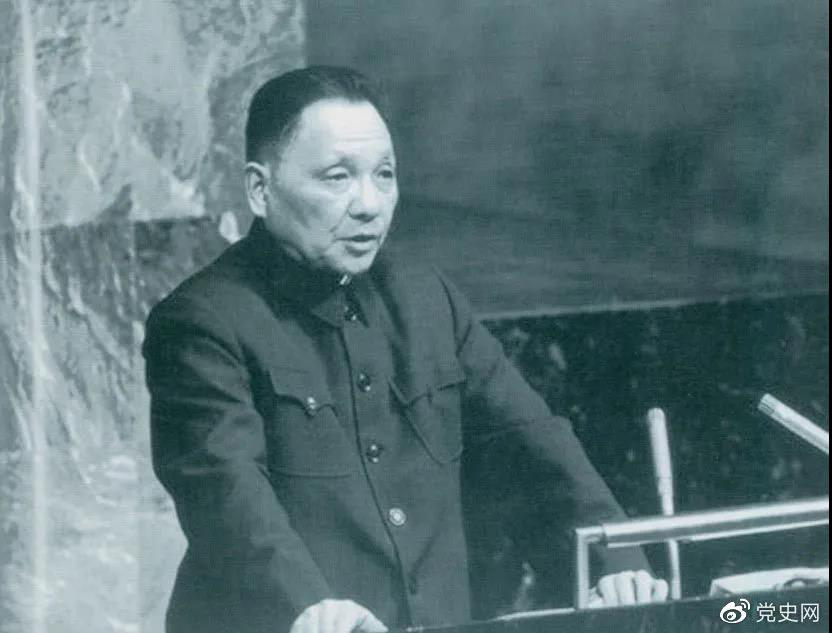 1974年4月10日，鄧小平在聯(lián)合國大會第六屆特別會議上發(fā)言。