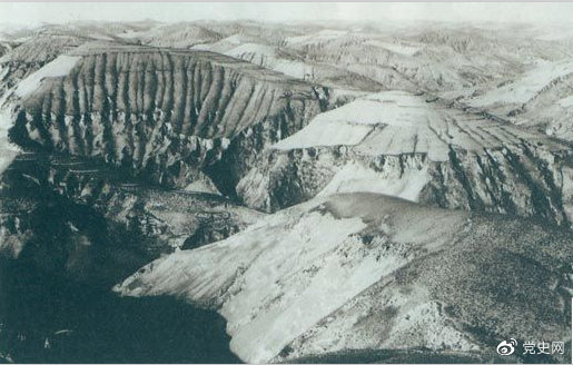 1947年4月14日，西北野戰(zhàn)兵團(tuán)取得了羊馬河戰(zhàn)役的勝利。圖為羊馬河戰(zhàn)役戰(zhàn)場(chǎng)。