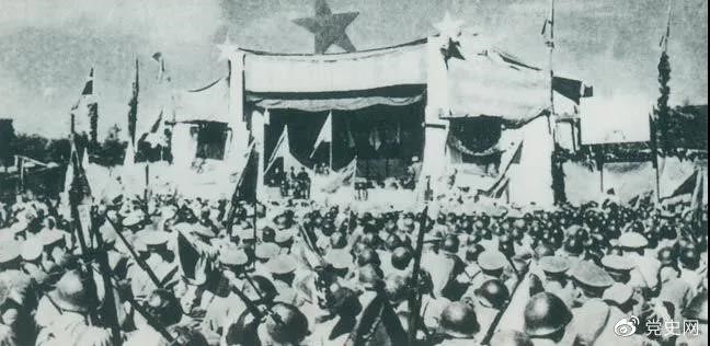 1950年5月19日，人民解放軍解放舟山群島。圖為舟山軍民舉行慶祝解放大會。