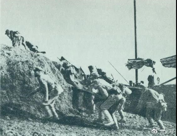 1949年5月23日，人民解放軍向上海國民黨政府軍隊(duì)發(fā)起總攻，占領(lǐng)了黃浦江堤。