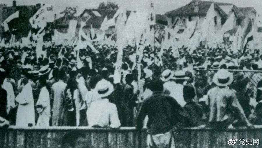 1925年5月30日，上海爆發(fā)了反帝愛國的五卅運動，掀起了全國范圍大革命高潮。