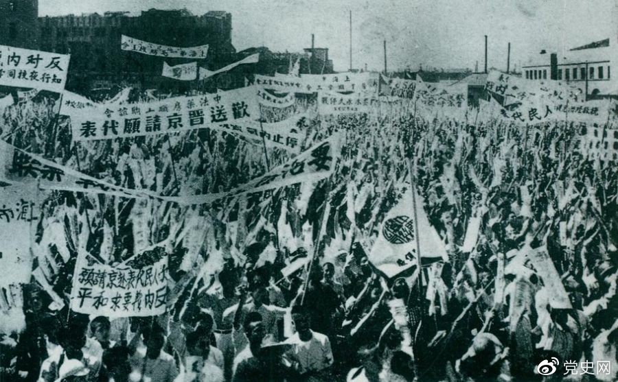 　　1946年6月23日，上海各界5萬(wàn)余人在北火車(chē)站廣場(chǎng)召開(kāi)歡送赴南京請(qǐng)?jiān)复淼拇髸?huì)，呼吁和平，反對(duì)內(nèi)戰(zhàn)，并舉行了示威游行。 