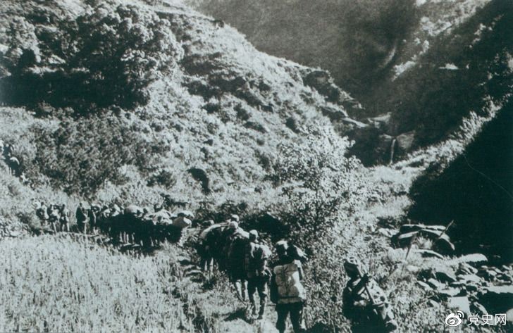 　　1947年6月，劉鄧大軍強(qiáng)渡黃河天險(xiǎn)，千里躍進(jìn)大別山，揭開(kāi)了中國(guó)人民解放軍戰(zhàn)略進(jìn)攻的序幕。