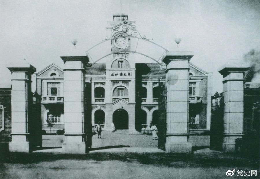 圖為中共滿洲省委舊址。1929年6月，中共中央政治局決定劉少奇任中共滿洲省委書記。7月，劉少奇到達(dá)奉天（今沈陽(yáng)）赴任。