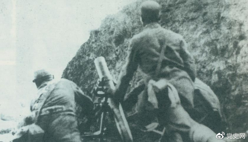 1940年8月，八路軍在總司令朱德、副總司令彭德懷的指揮下，向華北敵占交通線和各據(jù)點發(fā)動了大規(guī)模進(jìn)攻戰(zhàn)役，即“百團大戰(zhàn)”。