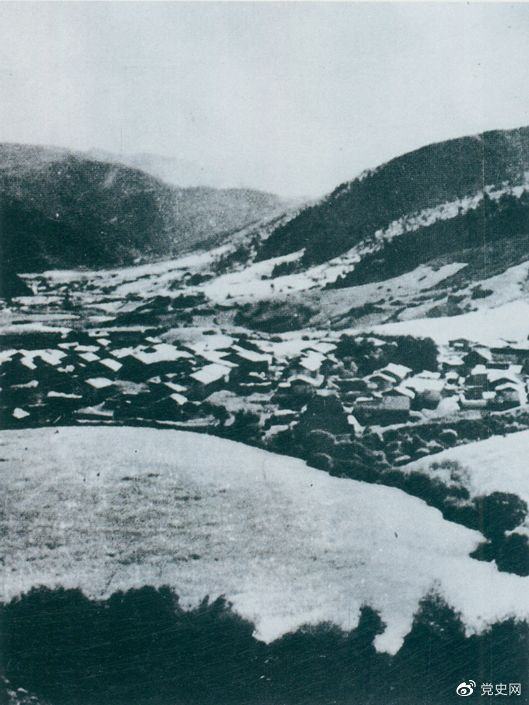 1935年8月20日，中共中央政治局在毛兒蓋召開會議，作出了《關于目前戰(zhàn)略方針之補充決定》，再次重申兩河口會議關于北上的戰(zhàn)略方針。圖為毛兒蓋。